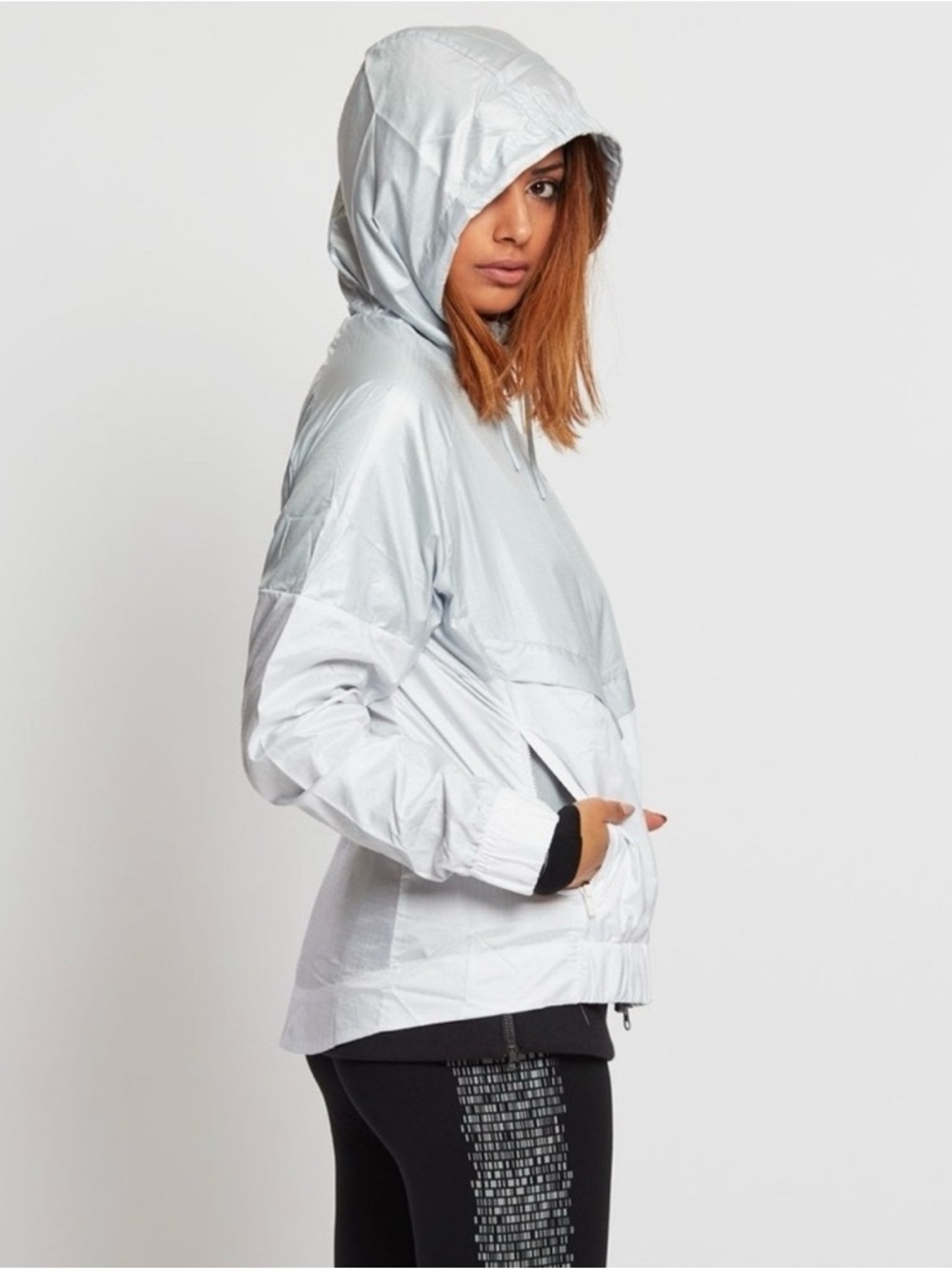 Nike Sportswear Windrunner Woman’s Jacket in White & Silver. Size - Large - Picture 2 of 12